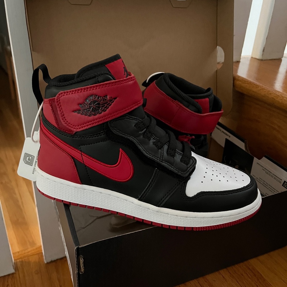 Air Jordan 1 High FlyEase 'Bred White Toe' (GS) DISCONTINUED